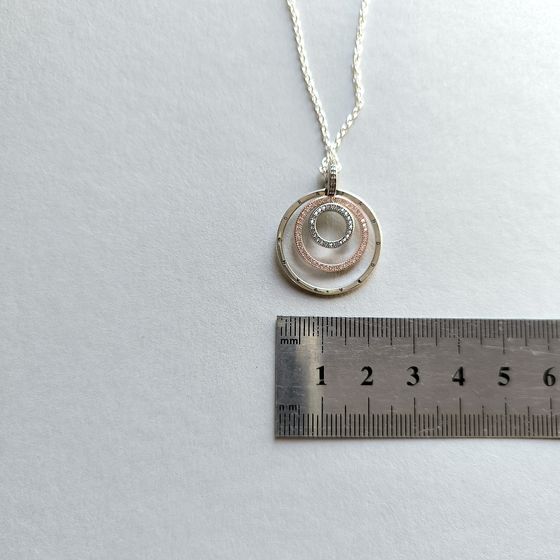 Silver necklace with phianites