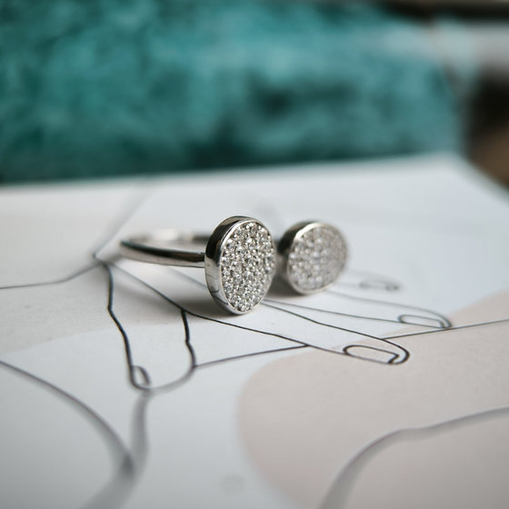 Серебряное кольцо с фианитами 0.55ct