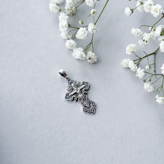 Серебряный крестик без камней
