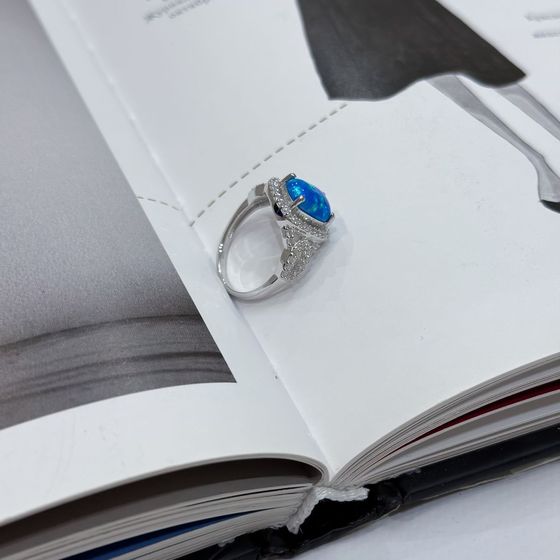 Silver ring with opal 2.163ct