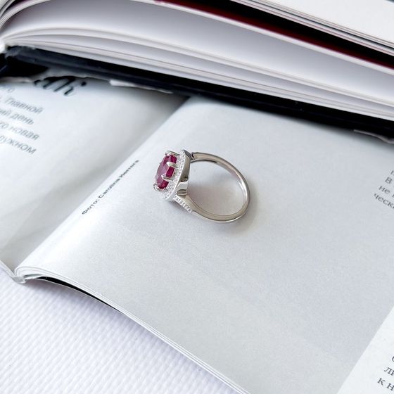 Срібна каблучка з рубіном 4.127ct, фіанітами