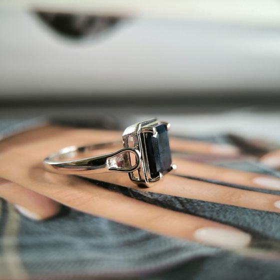 Срібна каблучка із сапфіром 2.367ct