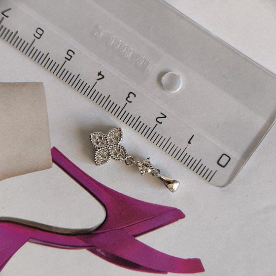 Silver pendant with cubic zirconia