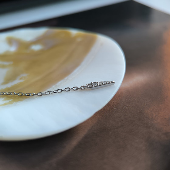 Silver necklace with phianites