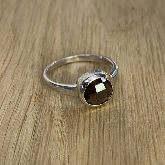 Серебряное кольцо с раухтопазом (дымчатым кварцем)