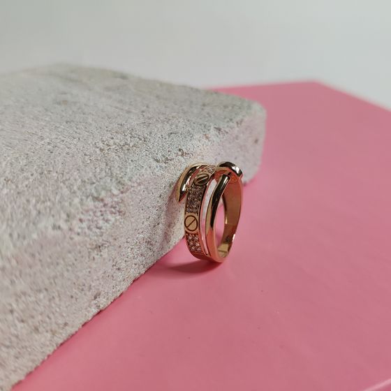 Gold ring with 0.28ct phianites