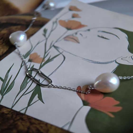 Silver necklace with baroque pearls