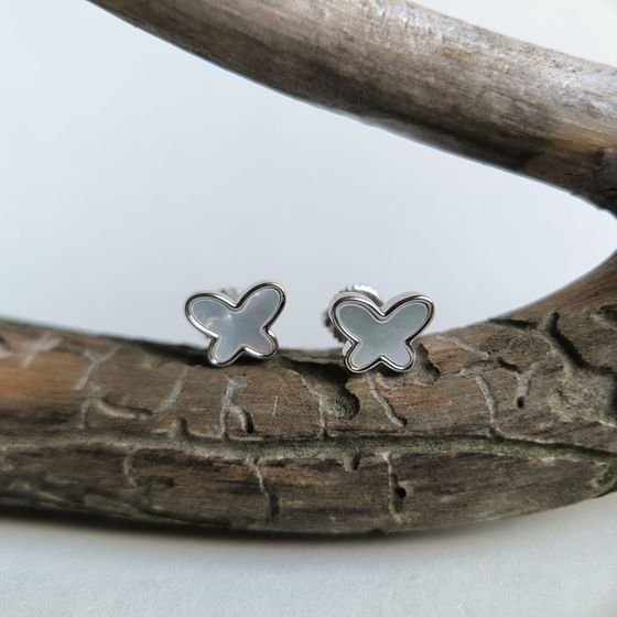 Silver earrings with mother-of-pearl