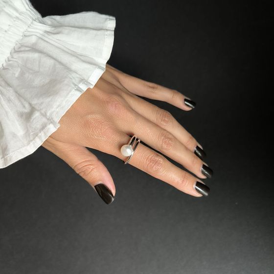 Silver ring with pearls