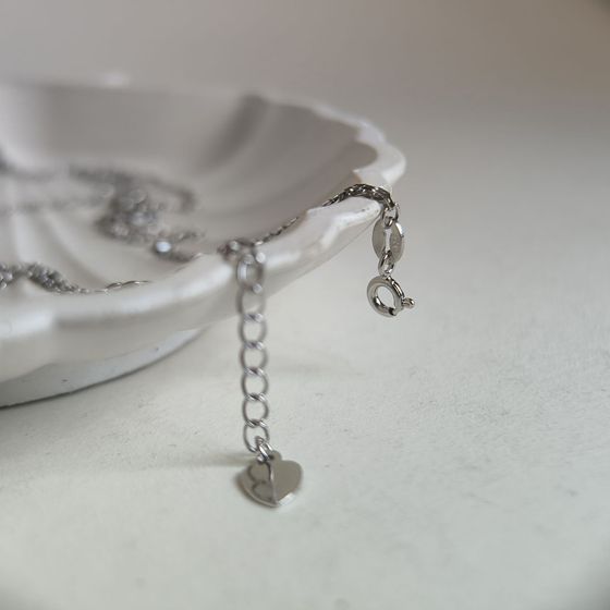 Silver necklace with phianites