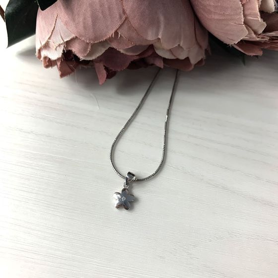 Silver pendant with phianites