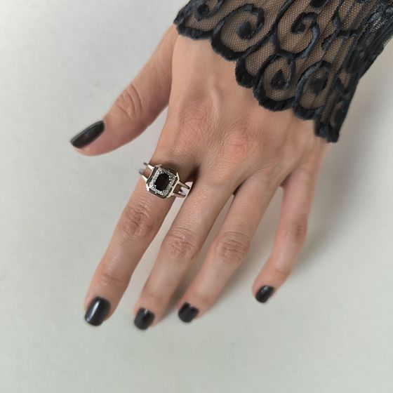 Срібна каблучка з гранатом 1.4ct