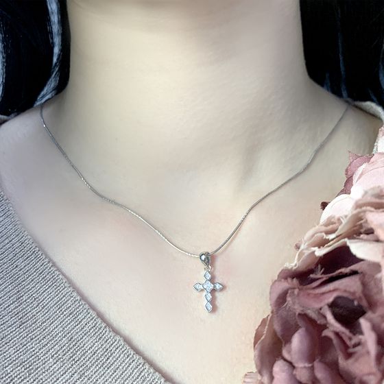 Silver cross with phianites