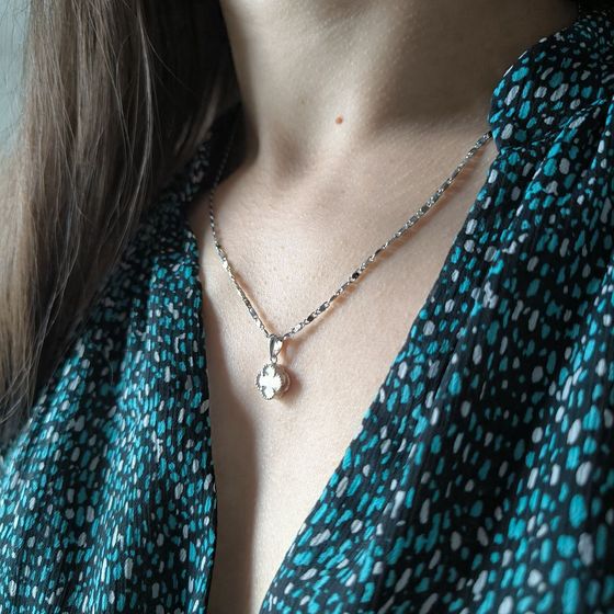 Срібна підвіска з перламутром