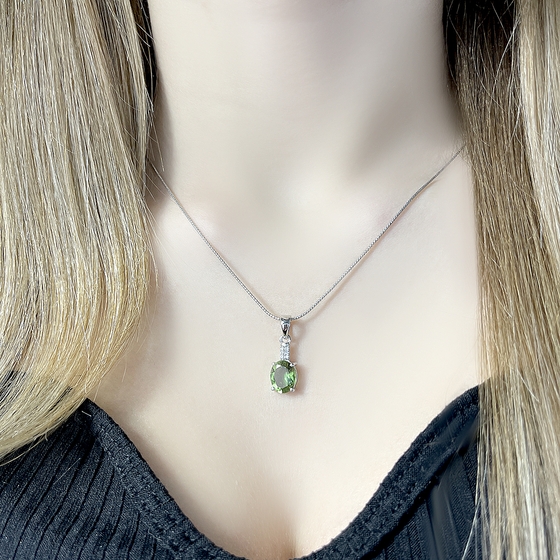 Срібна підвіска з султанітом 2,509 карата