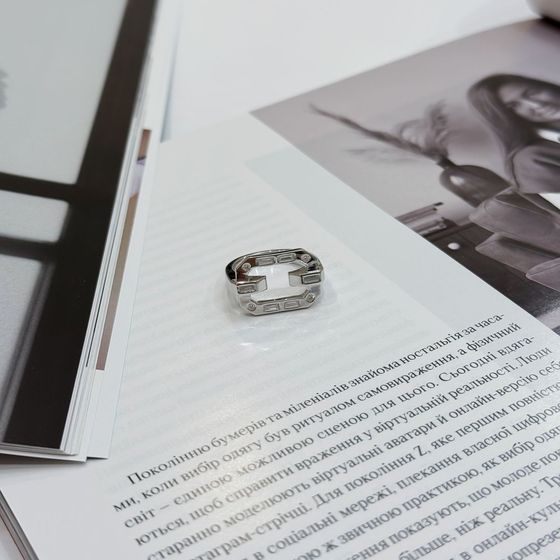 Срібна каблучка з фіанітами