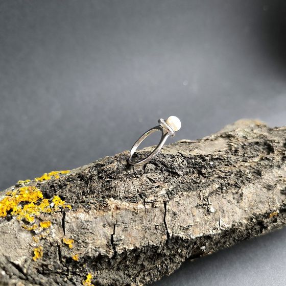 Silver ring with pearls, fianites