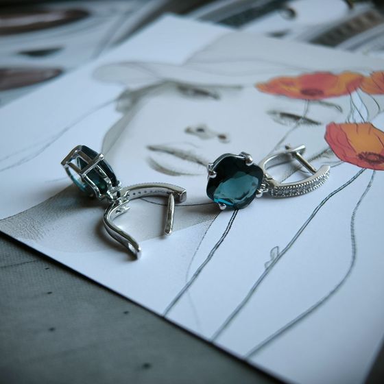 Серебряные серьги с топазом Лондон Блю 7.183ct, фианитами