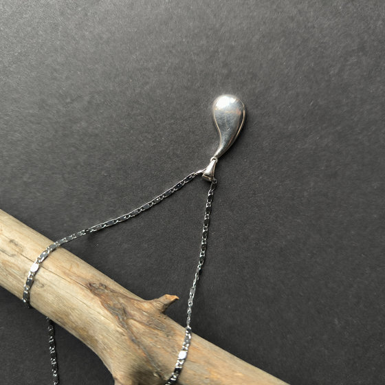 Silver pendant without stones