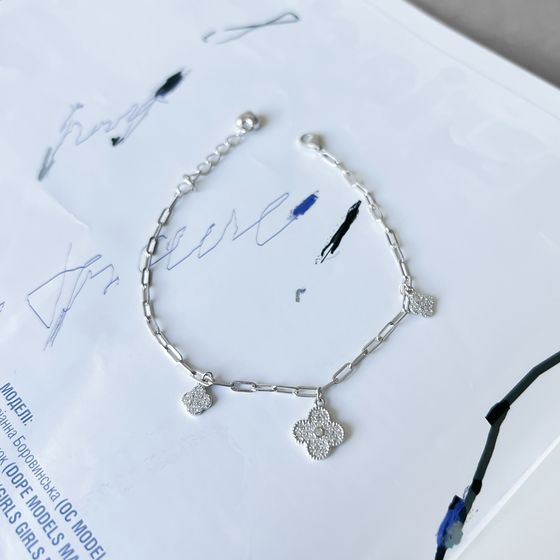 Silver bracelet with phianites