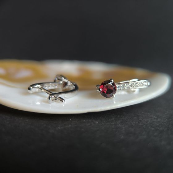 Срібні сережки з гранатом 1.411ct