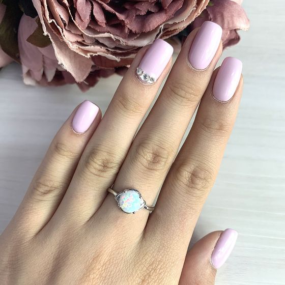 Silver ring with a 0.69-carat opal