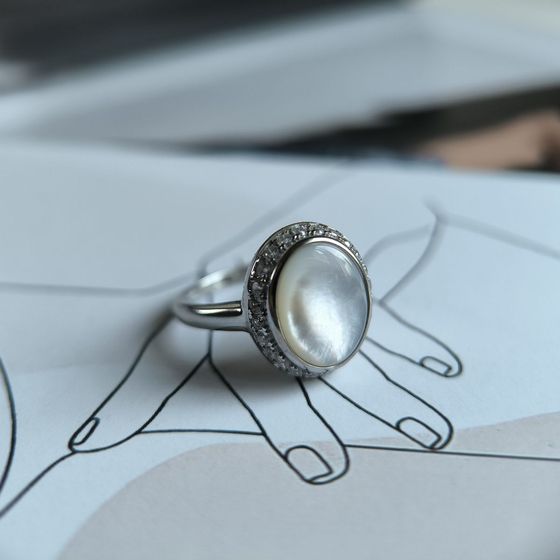 Silver ring with mother-of-pearl, phyanites