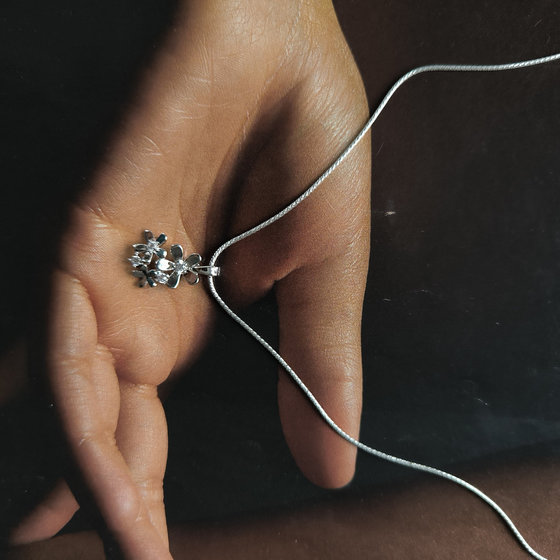 Silver pendant with cubic zirconia