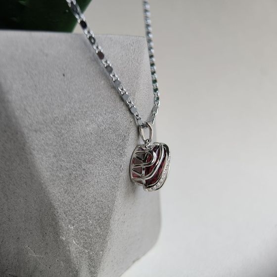 Срібна підвіска з гранатом 3.993ct