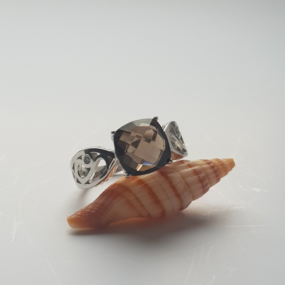 Серебряное кольцо с раухтопазом (дымчатым кварцем) 2.74ct, топазом белым
