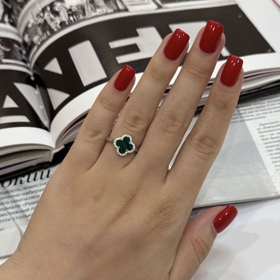 Срібна каблучка з малахітом, фіанітами