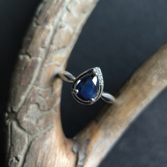 Серебряное кольцо с сапфиром 1.38ct