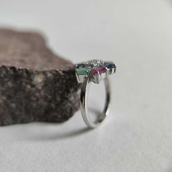 Срібна каблучка із сапфіром, рубіном, смарагдом