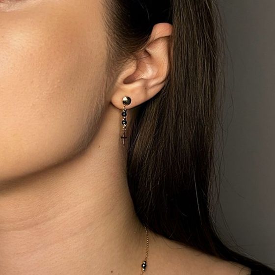 Золотые серьги с шпинелью