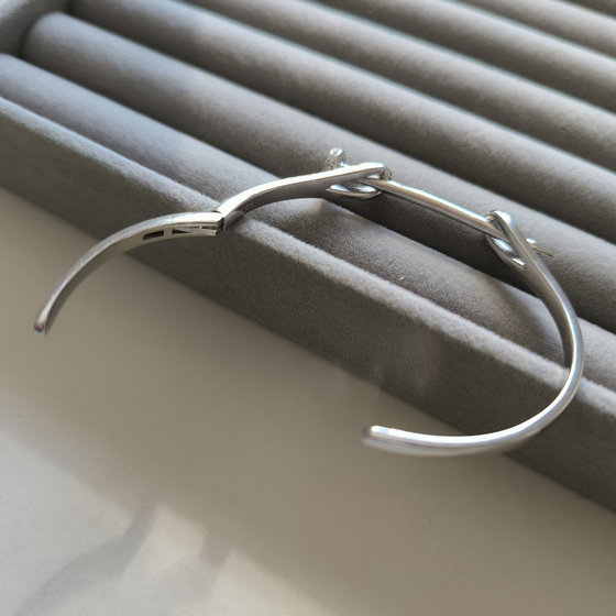 Silver bracelet with cubic zirconia