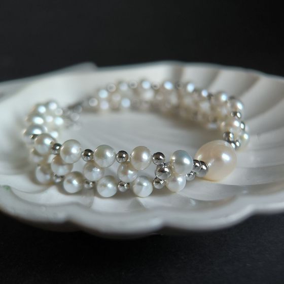 Silver bracelet with baroque pearls