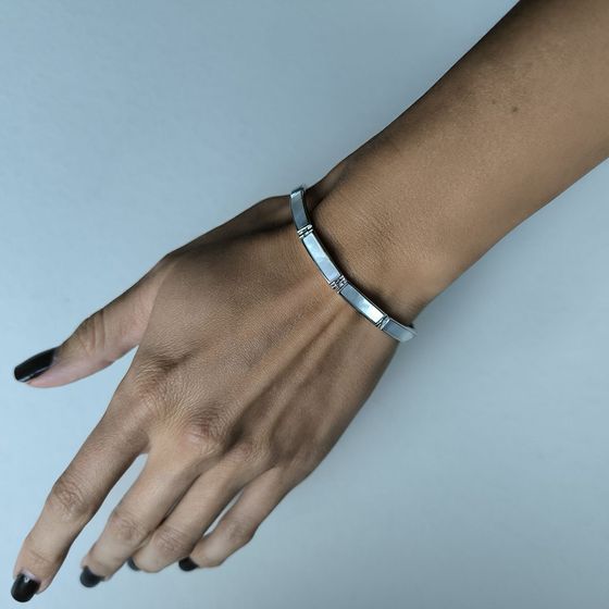 Silver bracelet with mother-of-pearl