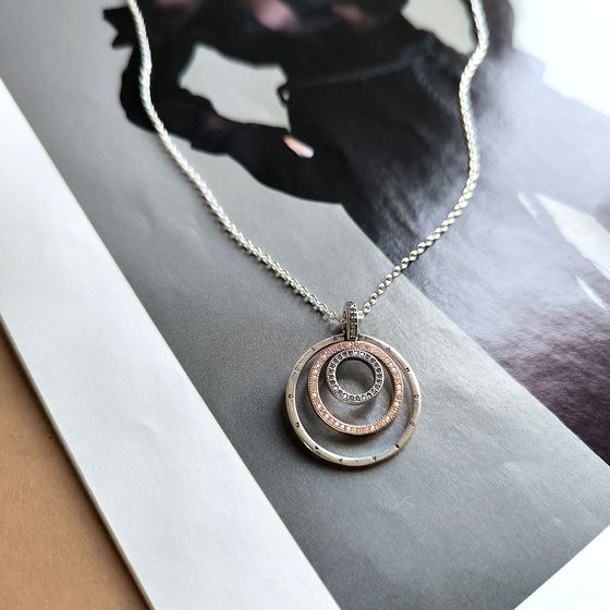 Silver necklace with phianites