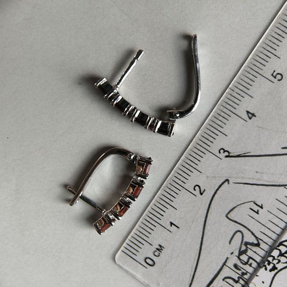 Срібні сережки з гранатом 2,531 карата