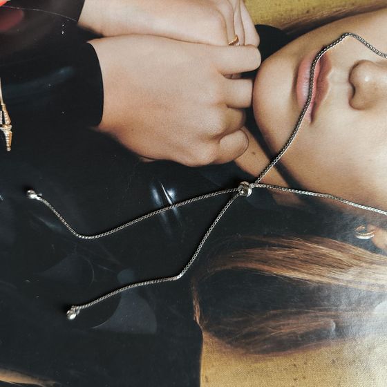 Срібне кольє без каменів