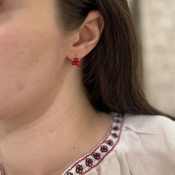 Срібні сережки з коралом
