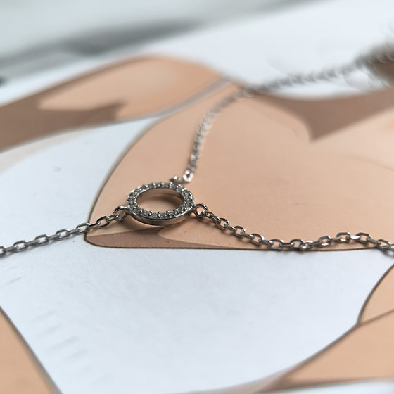 Silver necklace with phianites