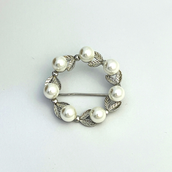 Silver brooch with pearls
