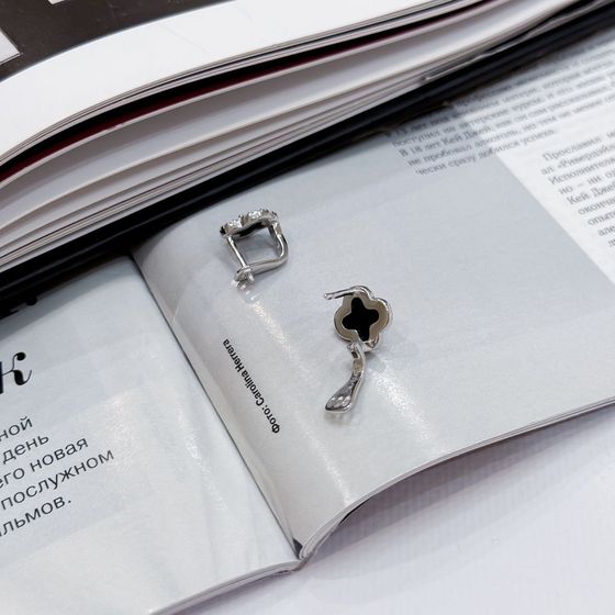 Срібні сережки з оніксом, фіанітами