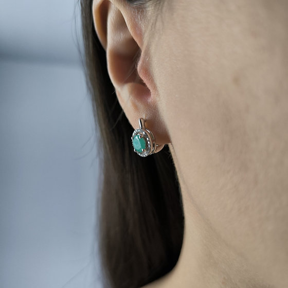 Silver earrings with emerald 2.028ct