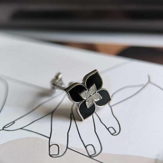 Silver ring with onyx, fianites