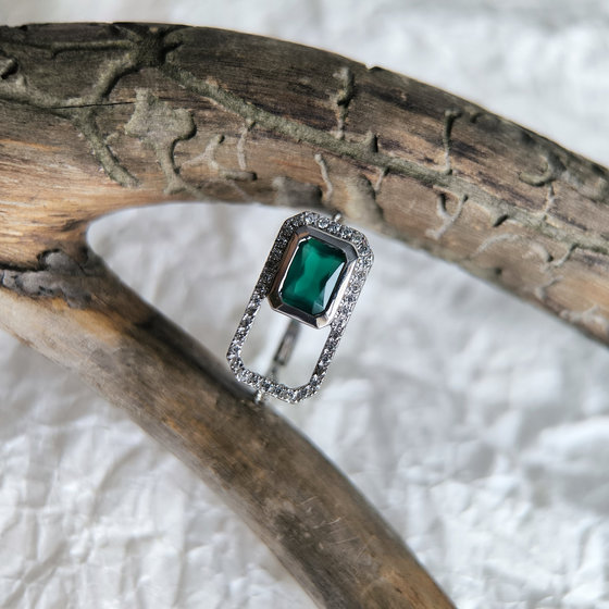 Silver ring with agate 1.428ct, cubic zirconia