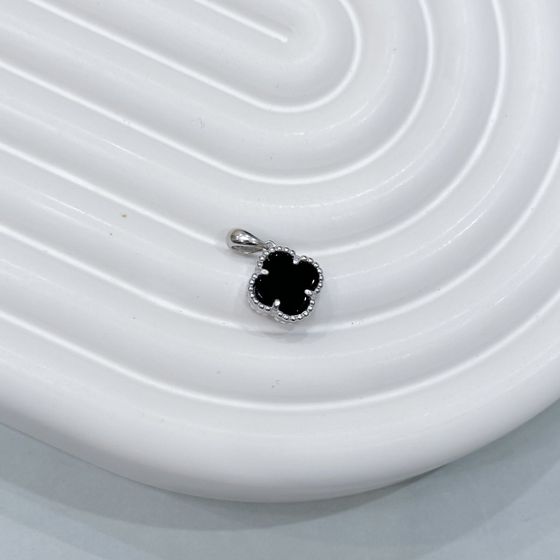 Silver pendant with onyx