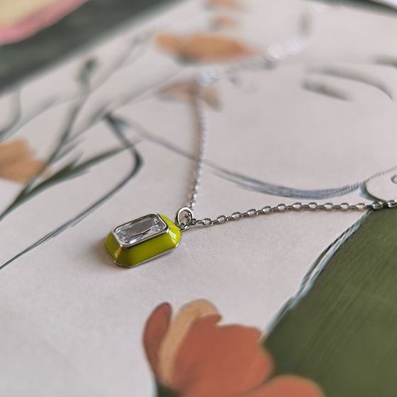 Silver necklace with phianites, semallu