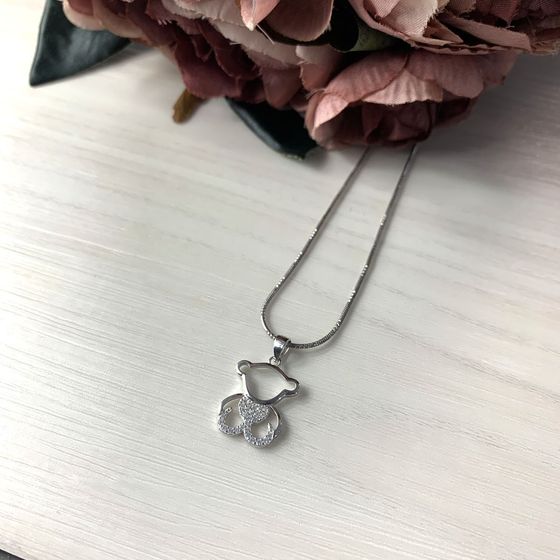 Silver pendant with phianites